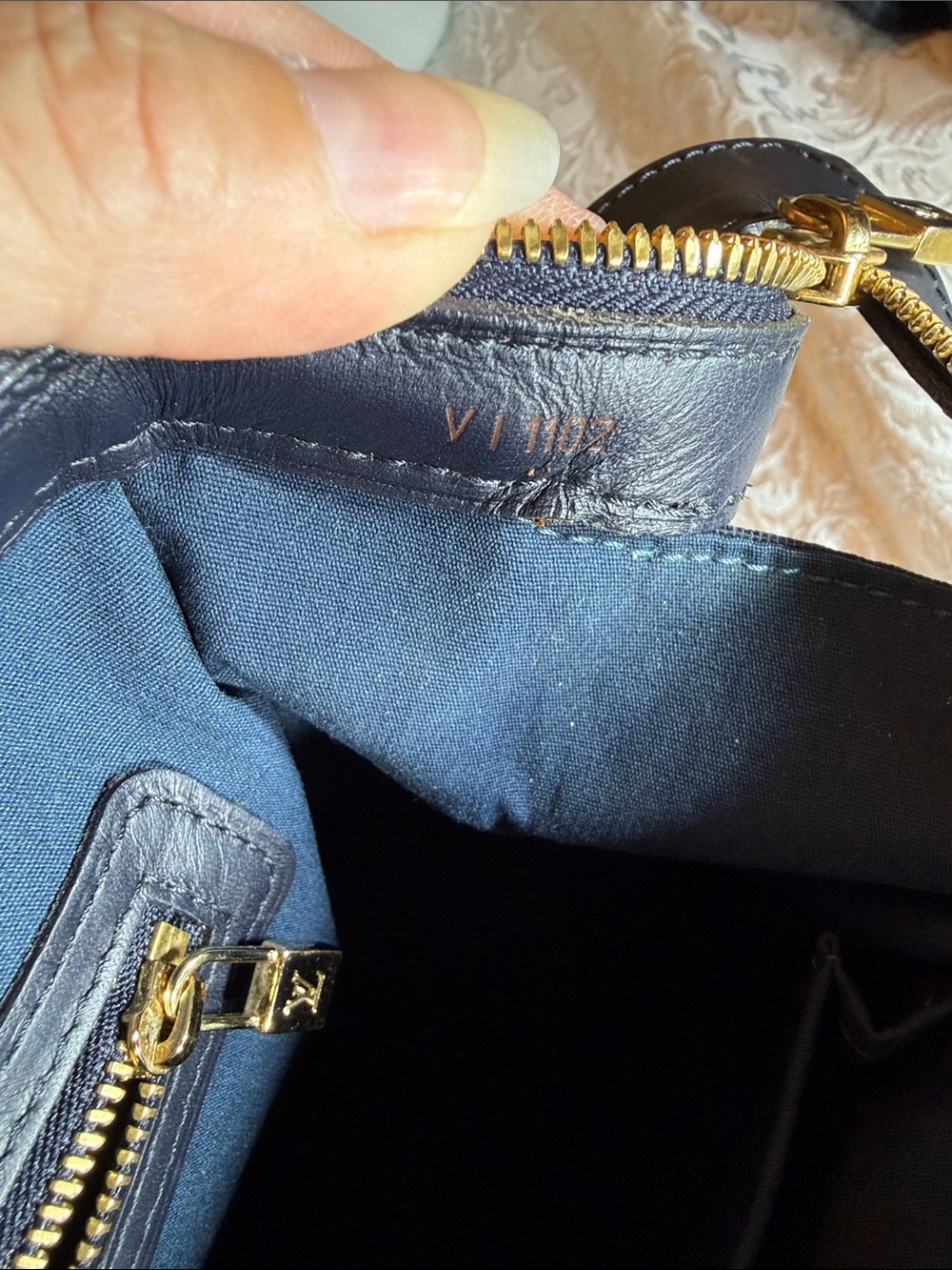 Louis Vuitton Josephine Mini Lin Sachel - Picture 7 of 15